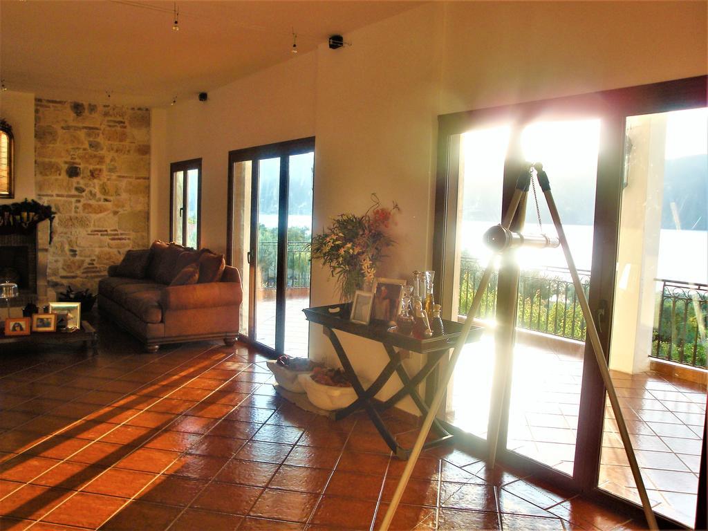Waterfront Mediterranean Villa Skroponeria Luaran gambar
